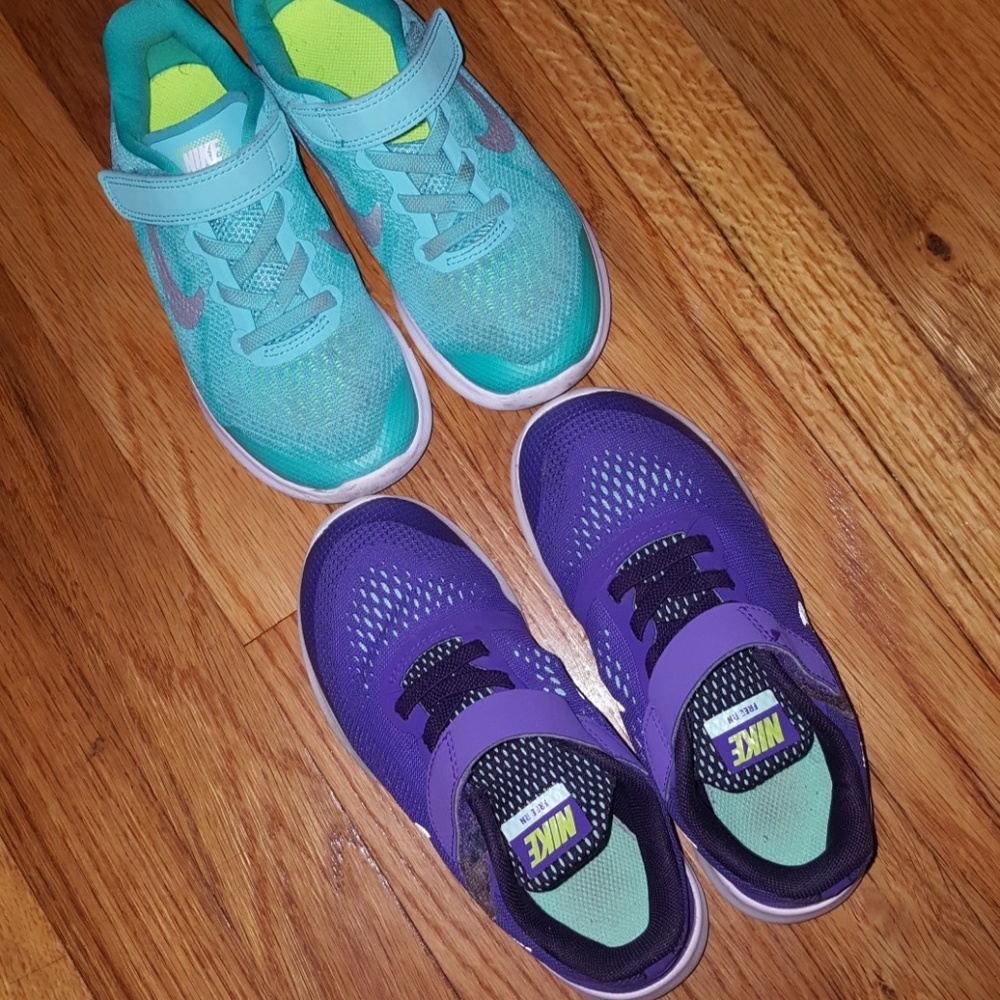 NIKE girls sneakers gently worn